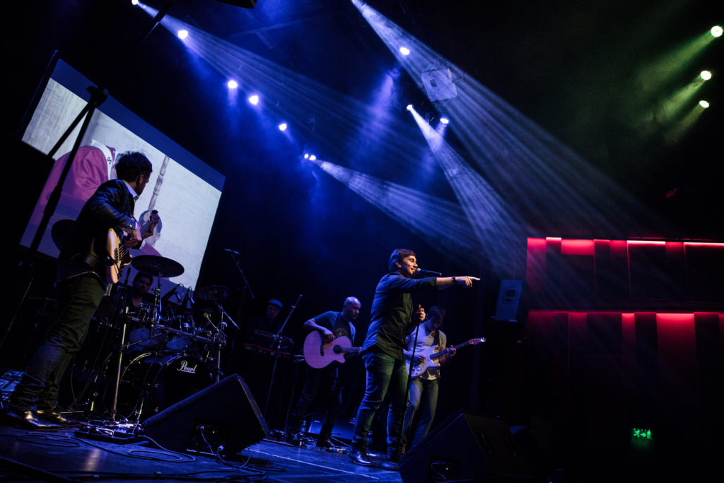 En pleno show (Foto: Flor Jacobs)