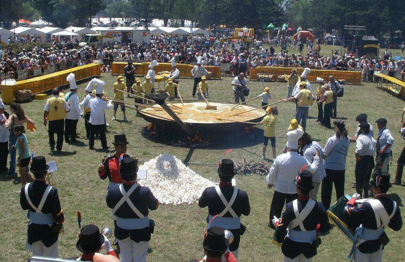 Fiesta de la Omelette Gigante