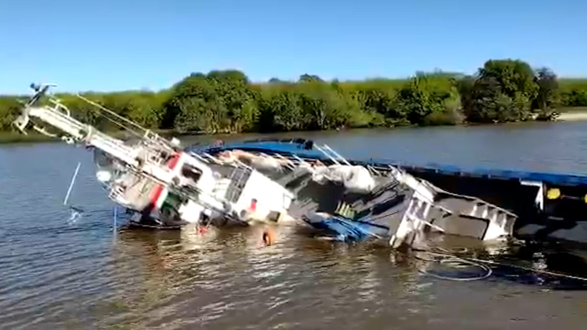 remolcador hundido puerto la plata