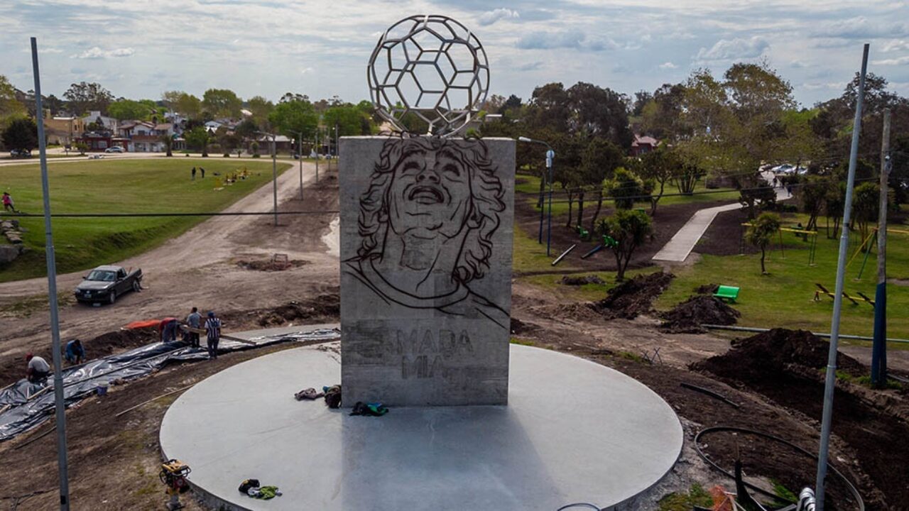 Santa Clara festejará el cumpleaños de Maradona con un gran monumento,  Víctor Hugo Morales y bandas en vivo