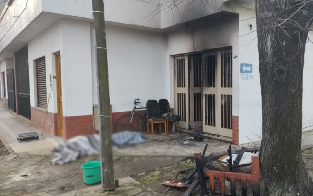 Un jubilado de 83 años perdió la vida luego de que se incendiara su casa en La Plata