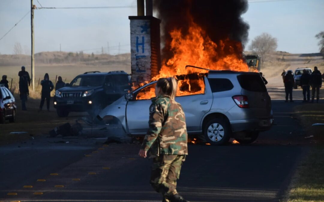 Olavarría: un hombre denunciado por violencia se inmoló junto a su hija, chocando su auto contra una columna