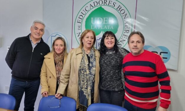 El gremio de base de la FEB en La Plata se cortó y llamó a un paro docente en soledad