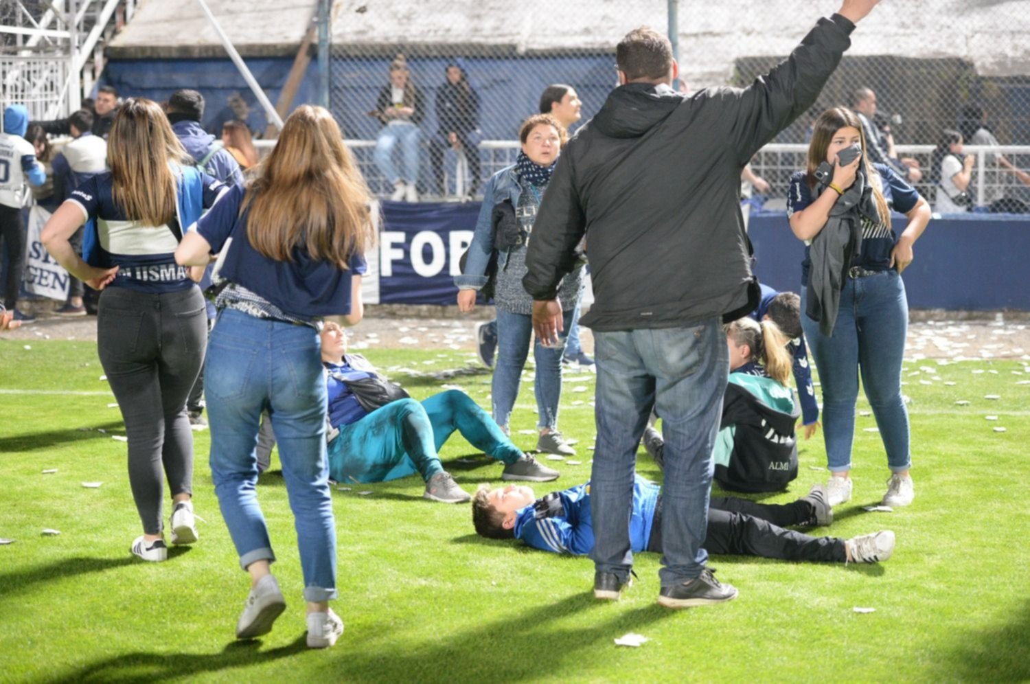 incidentes y suspensión del partido entre Gimnasia y Boca