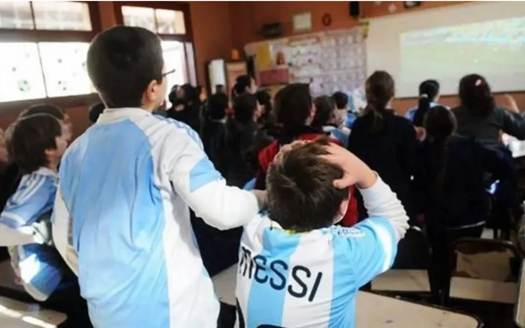 “El Mundial en la Escuela”: Qatar 2022 se trabajará en clases y se podrá entrar tarde o salir antes cuando juegue Argentina