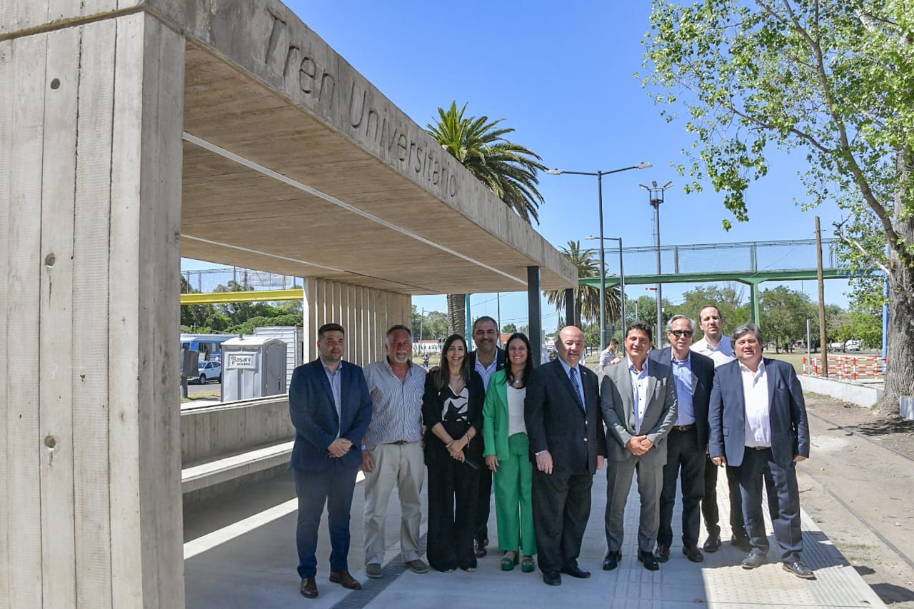 Tren Universitario