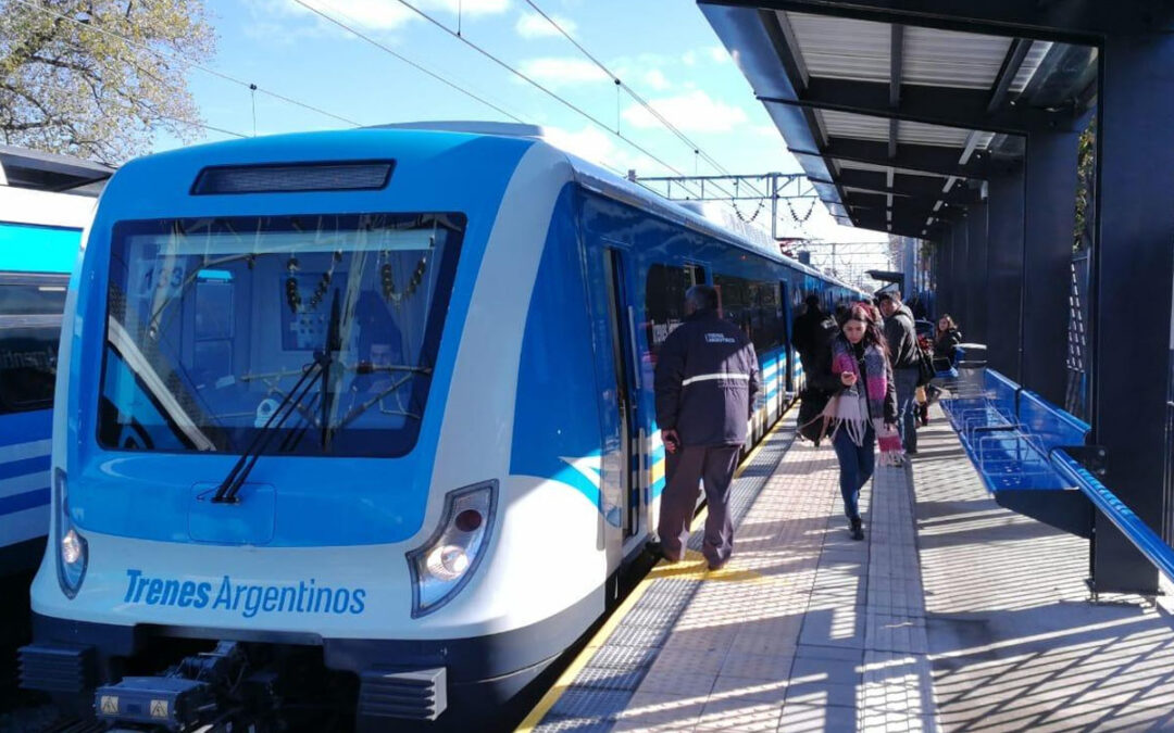 Viajaba en tren y murió: un hombre se descompensó en el Roca y falleció en una estación de La Plata