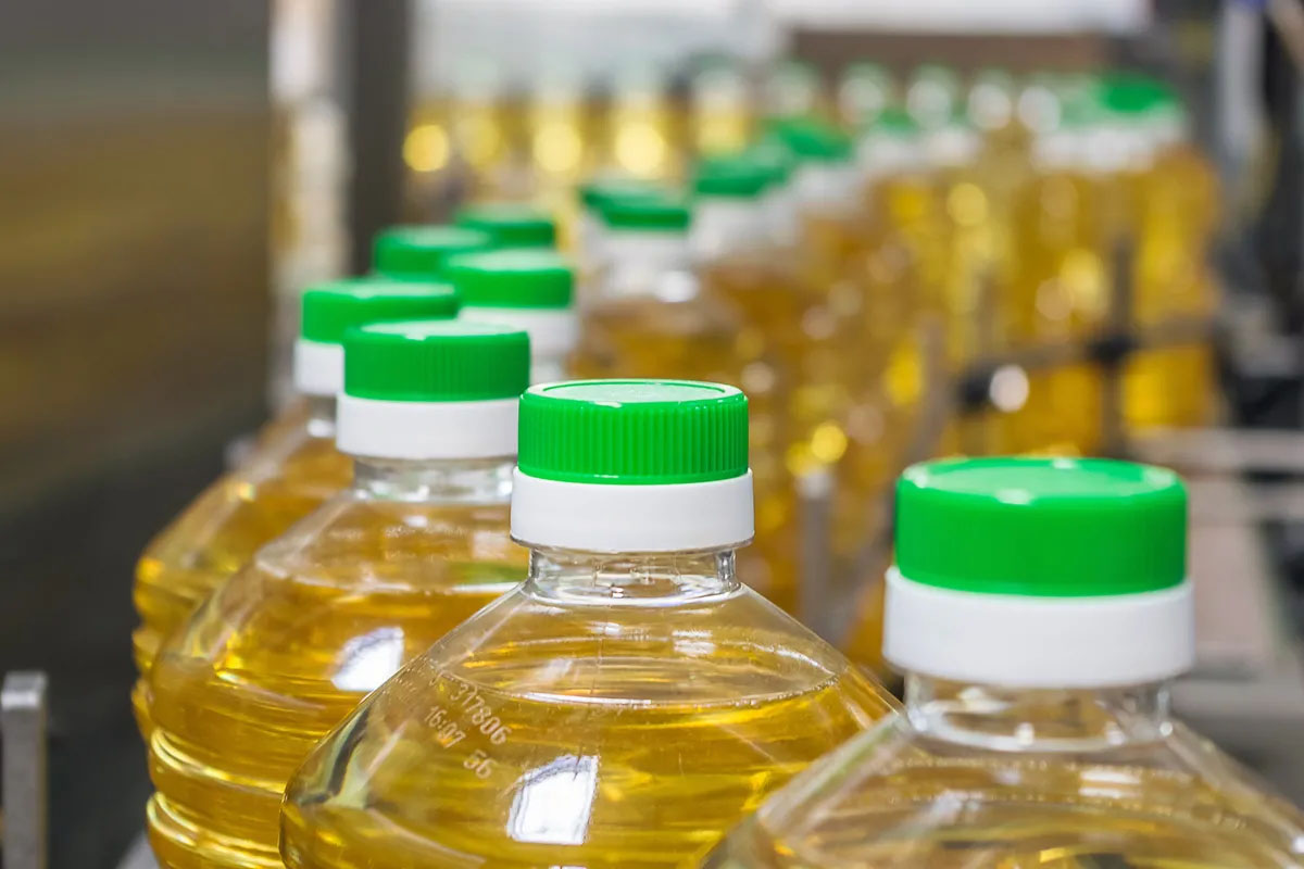 Dos aceites de girasol