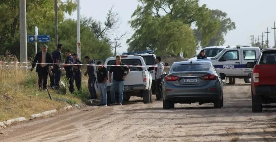 Brutal femicidio en Benito Juárez: persiguió a su pareja y la asesinó con un bloque de cemento en la casa de un vecino