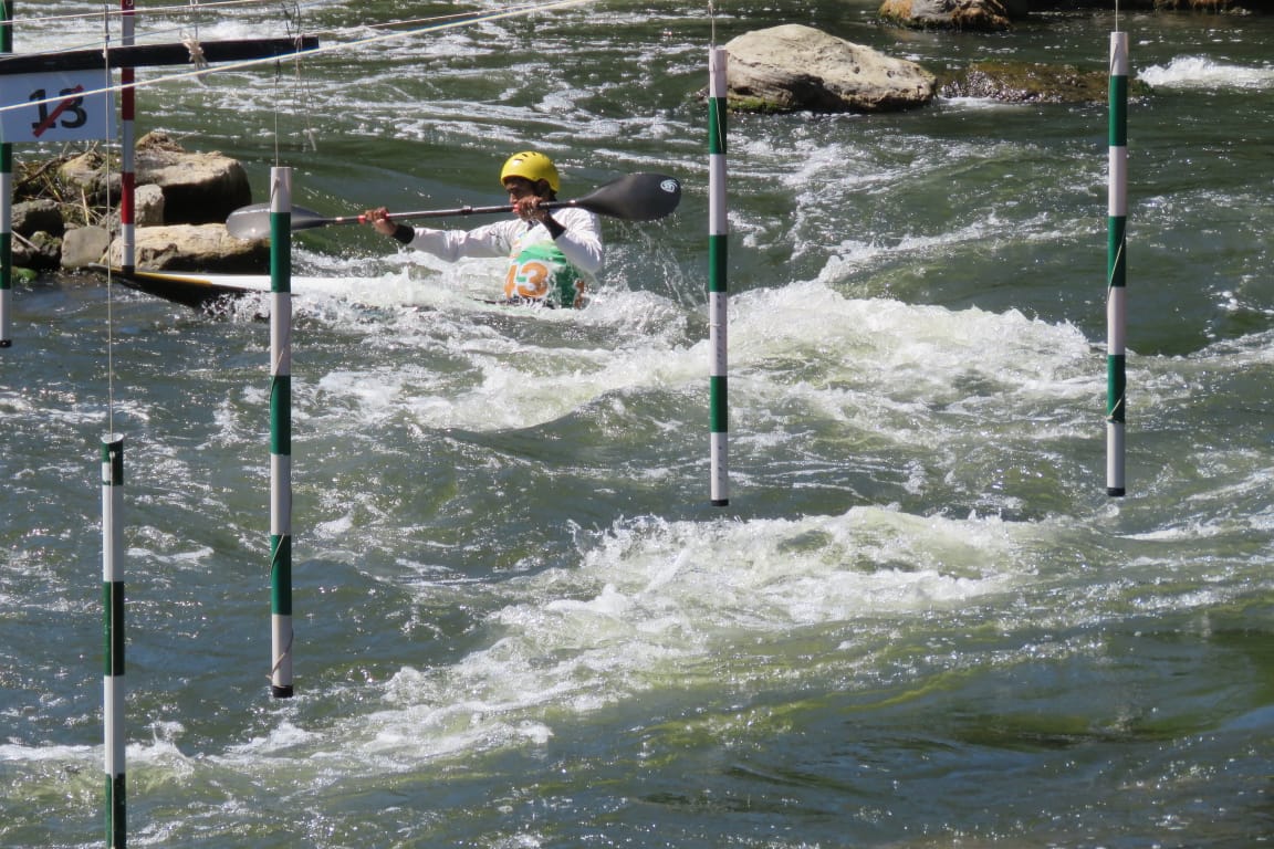 kayak slalom en el Río Quequén Grande