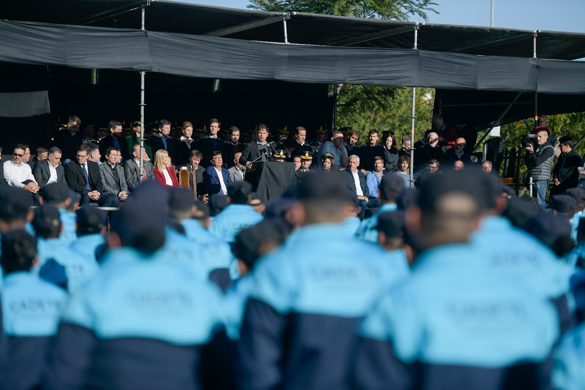 Kicillof encabezó el acto de egreso de cadetes de la policía bonaerense