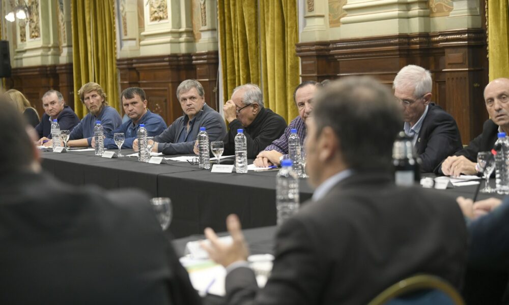 Kicillof mesa Agropecuaria