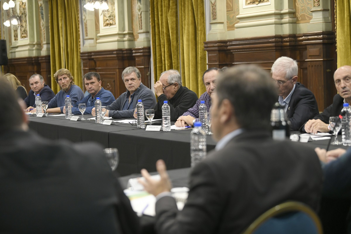 Kicillof mesa Agropecuaria
