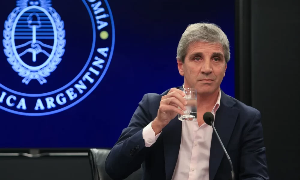 Caputo dólares