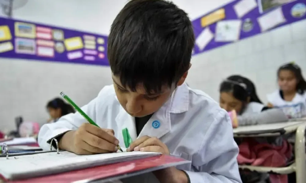ayuda escolar 2025