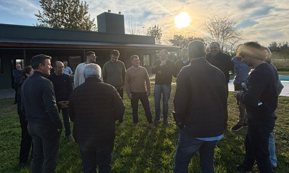 Los intendentes del FR arrancaron con el operativo clamor de Massa candidato. 