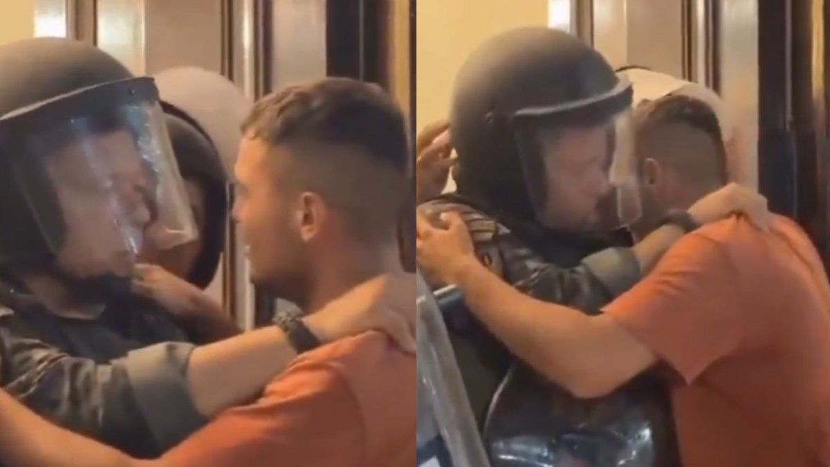 abrazo policía arrecifes