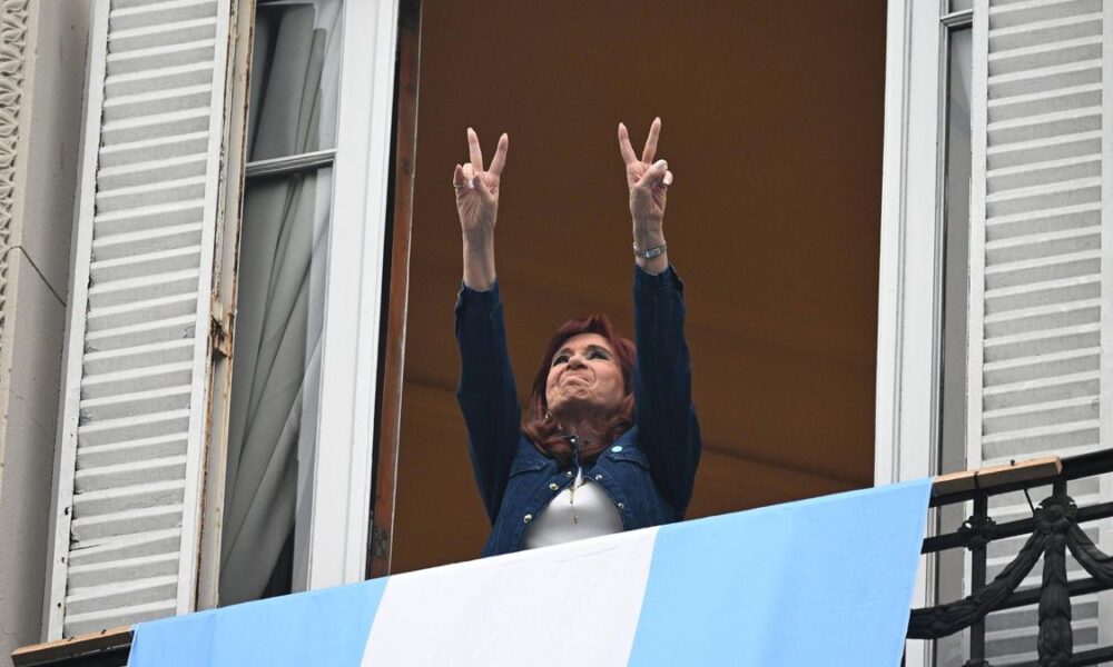 Cristina Kirchner en el balcón de san jose 1111