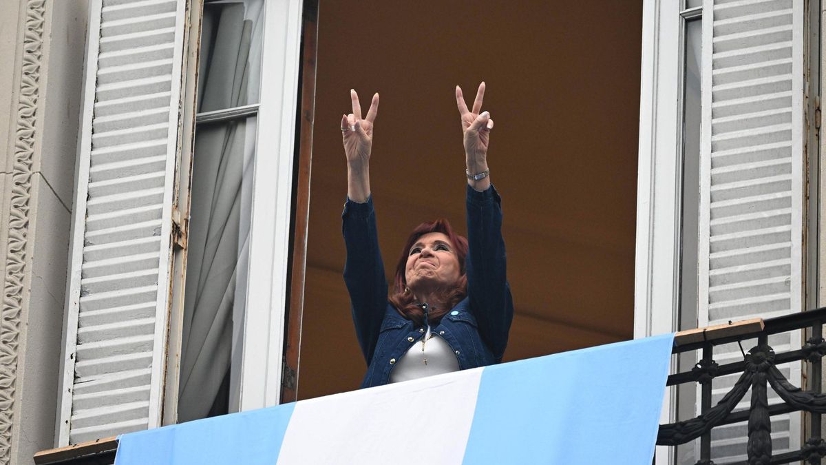 Cristina Kirchner en el balcón de san jose 1111