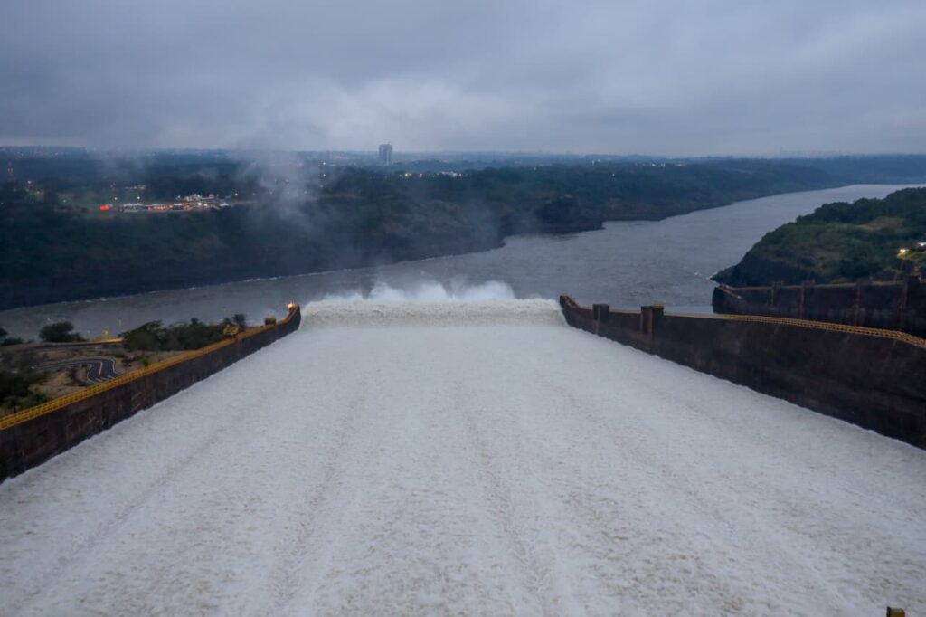 compuertas Itapú