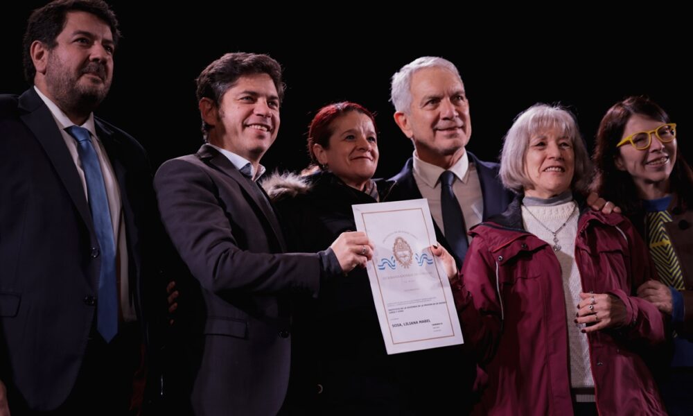 Kicillof entrega escrituras en La Plata