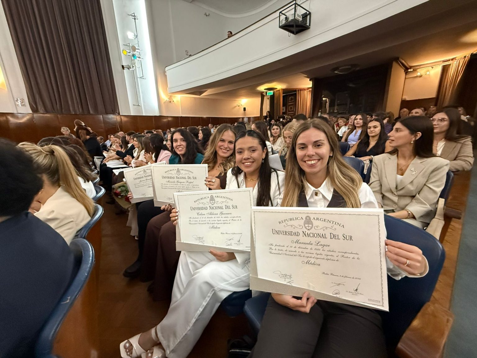 egresadas medicina Universidad Nacional del Sur
