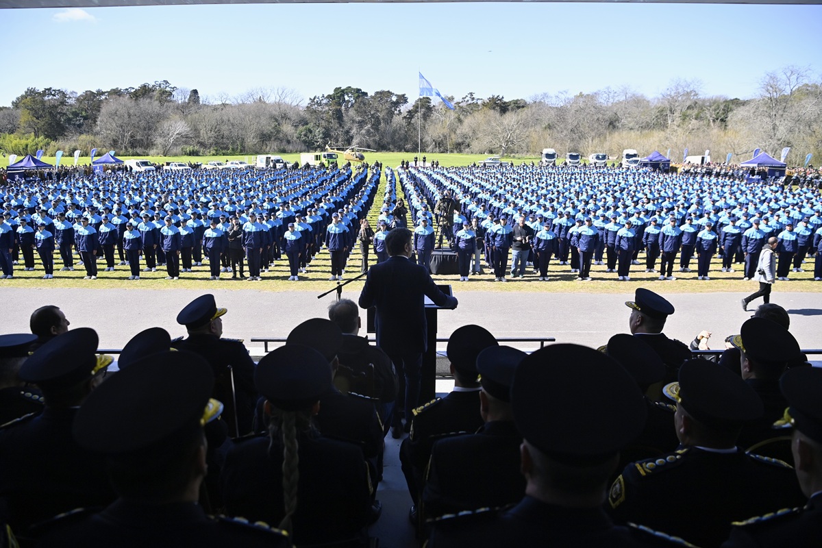 Kicillof jura cadetes policía bonaerense